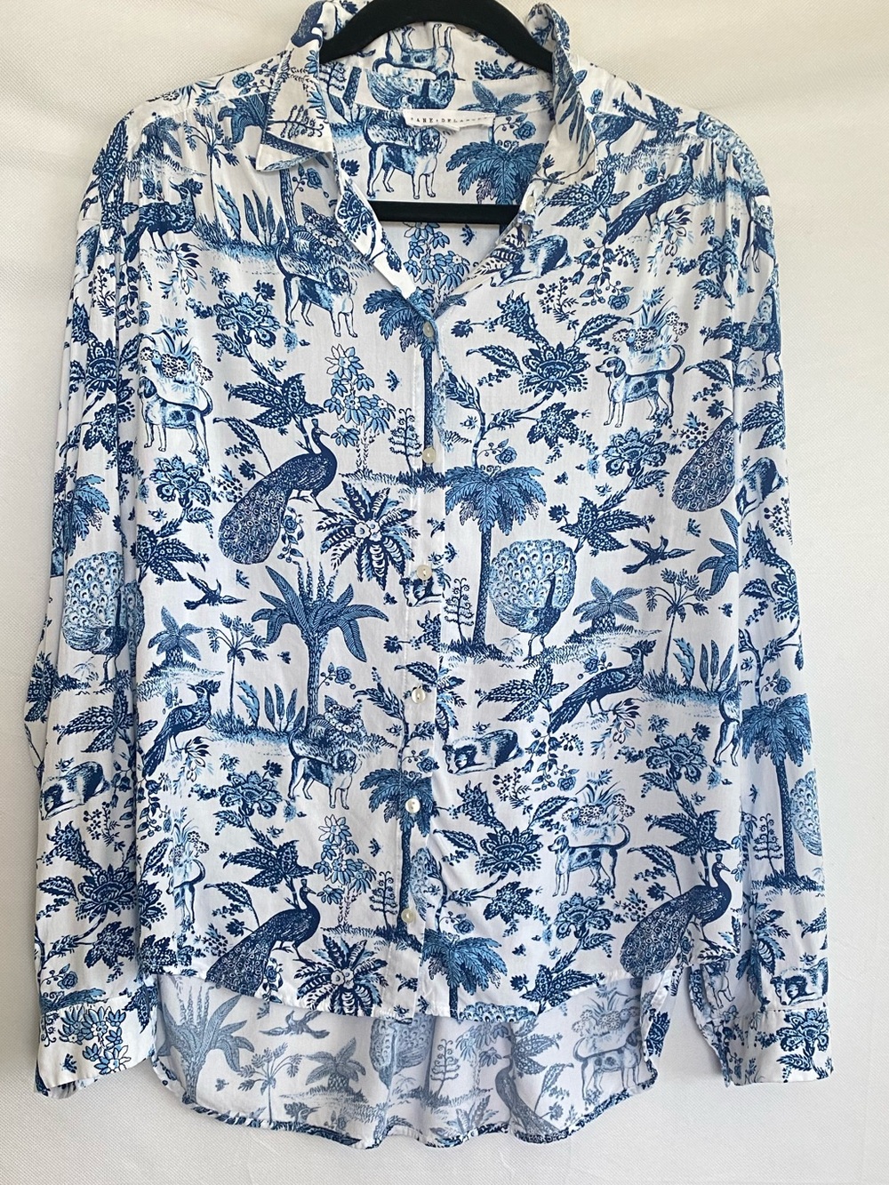Jane and Delancey Blue and White Printed Women’s Top animal
